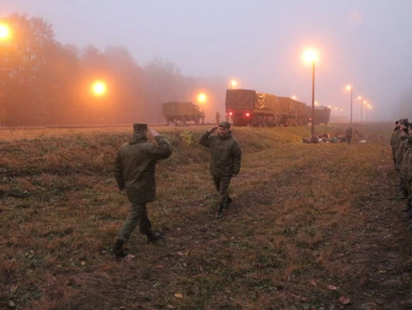 До Білорусі прибули перші ешелони з російськими військовими