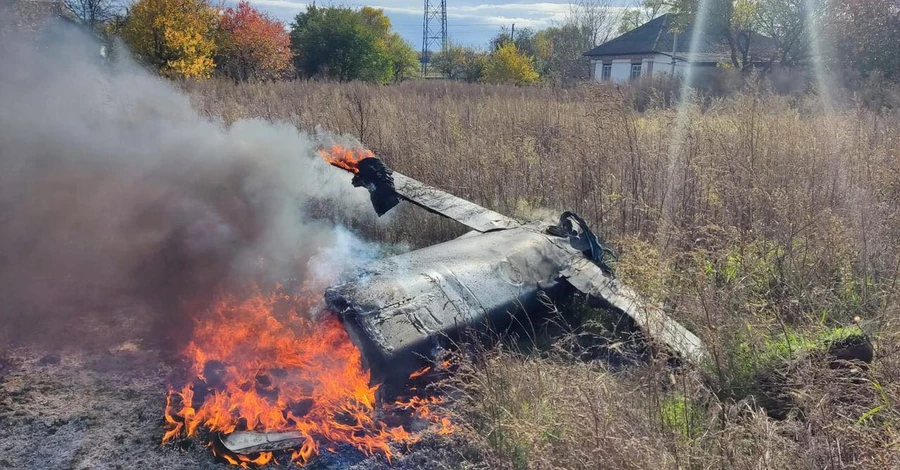 Росіяни атакували дронами та ракетами Чернігів - постраждали троє людей