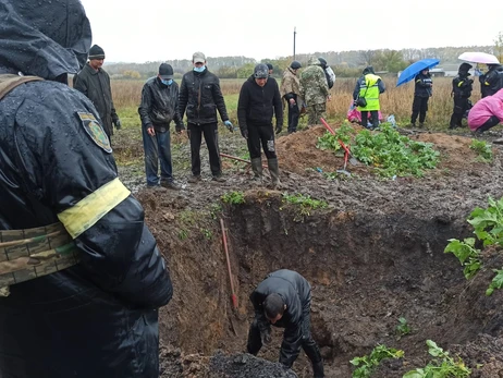 На Харківщині знайшли могилу на 17 тіл, яку росіяни заборонили позначити