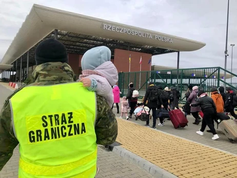 Поради юристів переселенцям: як повернути польські виплати та право на допомогу