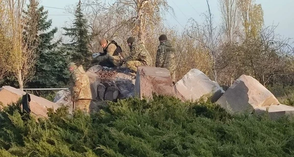 В николаевском сквере «Скорбящая мать» неизвестные взорвали обелиск подпольщикам