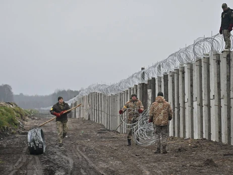 Украина уже построила три километра стены на границе с Беларусью 