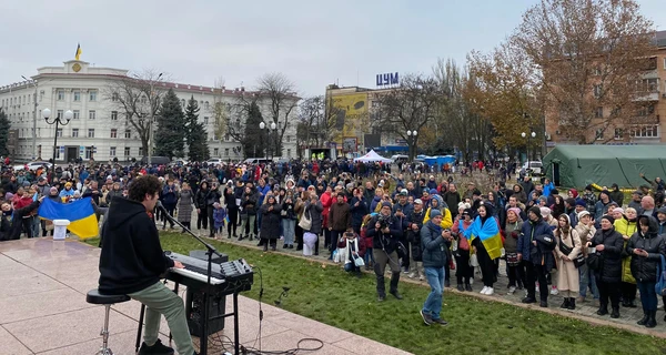 Pianoбой, Ярмак и Коля Серга выступили в освобожденном Херсоне