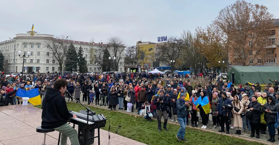 Pianoбой, Ярмак и Коля Серга выступили в освобожденном Херсоне