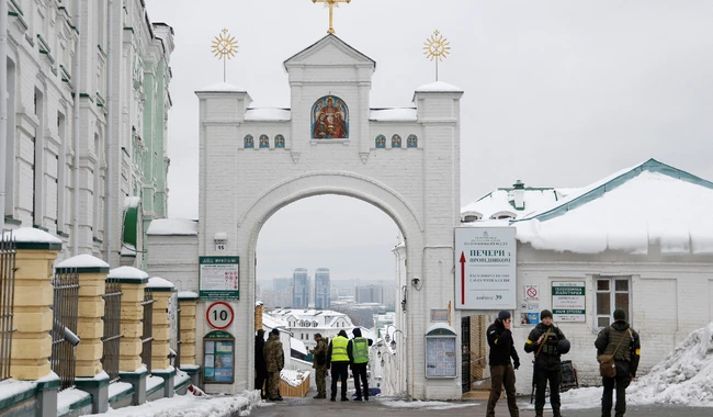 Обшуки в Києво-Печерській Лаврі