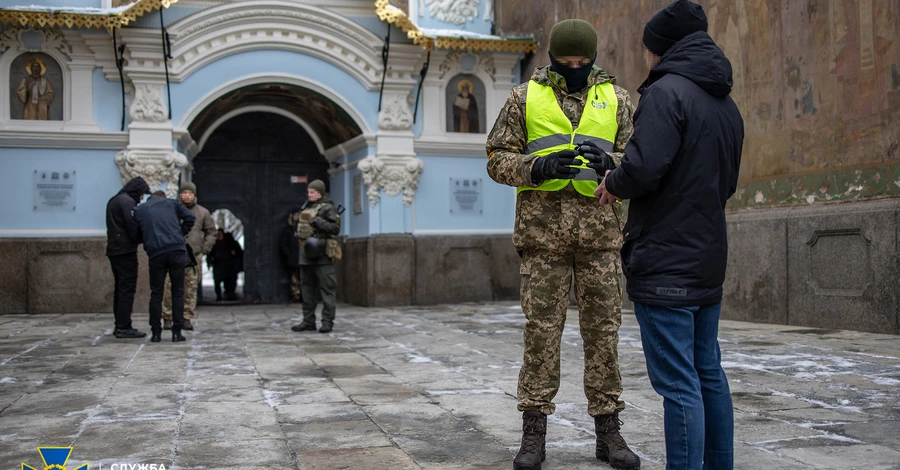 У приміщеннях УПЦ МП знайшли агітаційну літературу та дивних росіян