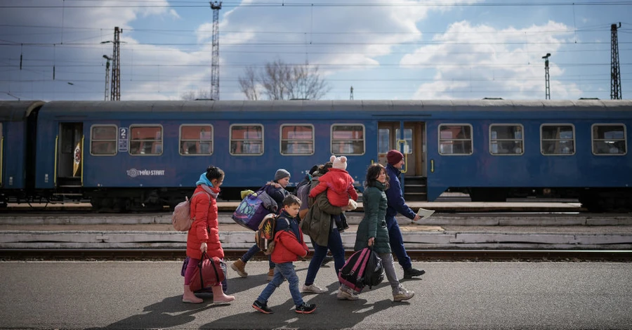 Чи вижене блекаут із дому: скільки українців поїде і чи буде куди повертатись