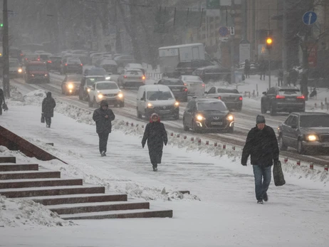 У Києві сильний снігопад: водіїв закликають не виїжджати без необхідності