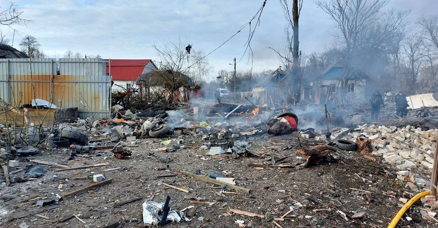 В Киеве обломки ракеты повредили два дома, среди пострадавших ребенок