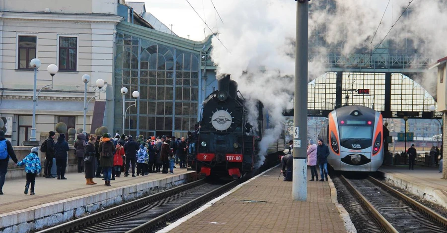 У Львові на зимові свята буде курсувати казковий ретропоїзд