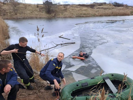 На Волыни трое детей провалились под лед - один из них погиб