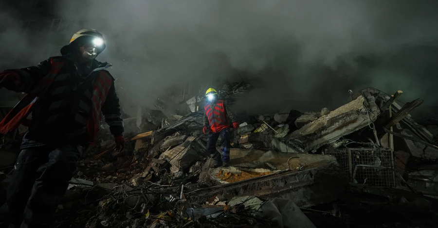 У Дніпрі почалася триденна жалоба за загиблими в багатоповерхівці