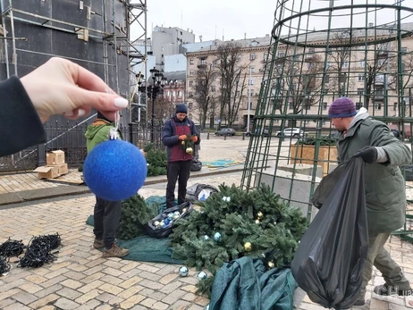 В Киеве начали демонтировать 