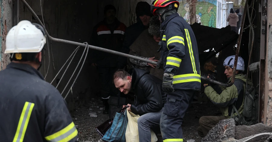 У Харкові росіяни обстріляли підприємство ракетами С-300, поранено двох чоловіків