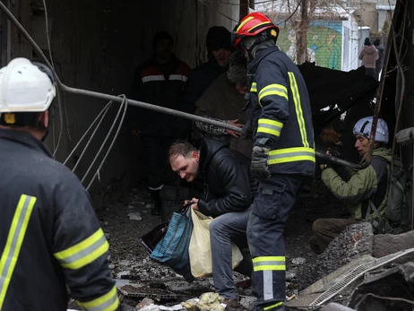 У Харкові росіяни обстріляли підприємство ракетами С-300, поранено двох чоловіків