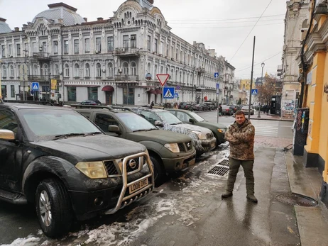 Польський волонтер: Майже всі позашляховики відвозимо в район Бахмута і Соледара