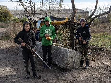 Дитячі ігри у війну: коли батькам варто насторожитись?