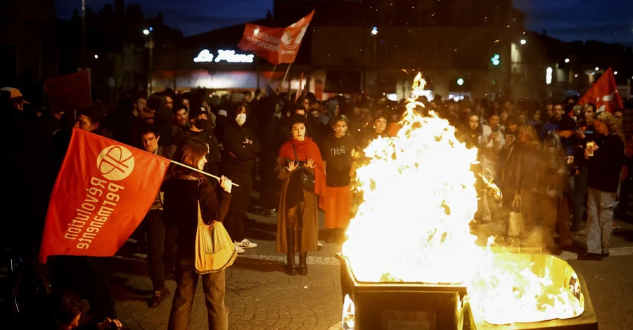 Проти пенсійної реформи у Франції протестують навіть студенти