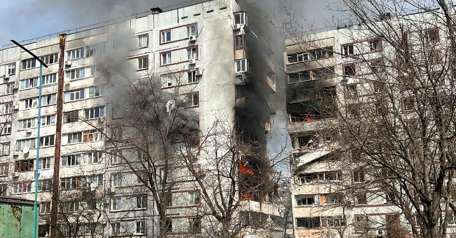 Две российские ракеты попали в многоэтажку в Запорожье