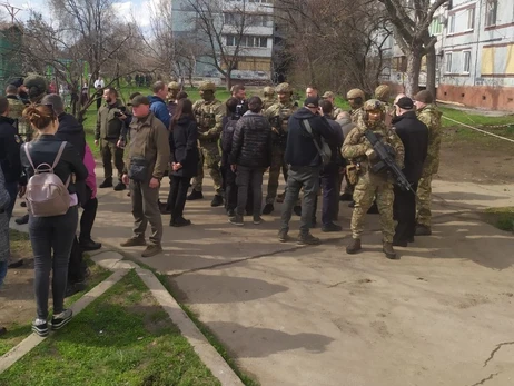 Зеленский побывал на месте ракетного удара в Запорожье