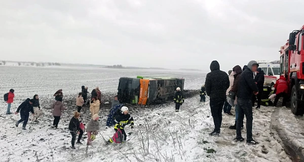 У Хмельницькiй області перекинувся автобус з пасажирами сполученням Варшава - Одеса