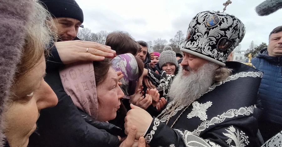 В последний день в Лавре в УПЦ МП заявили, что подали в суд, поэтому останутся