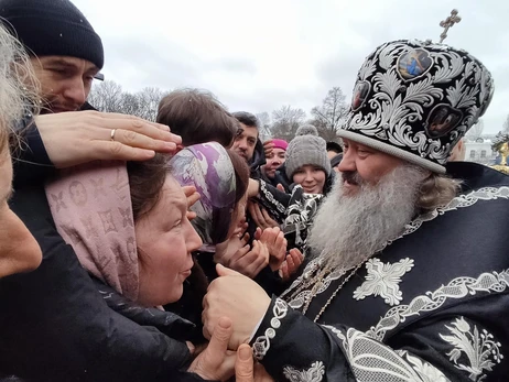 В останній день у Лаврі в УПЦ МП заявили, що подали до суду, тому залишаться