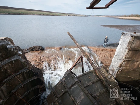 Прорив греблі у Краматорську: річка Бичок повернулася у своє русло, берегову лінію зміцнили