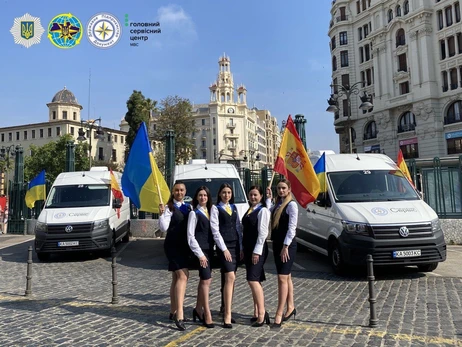 Испания стала шестой страной, где украинцы теперь смогут получить или поменять паспорта