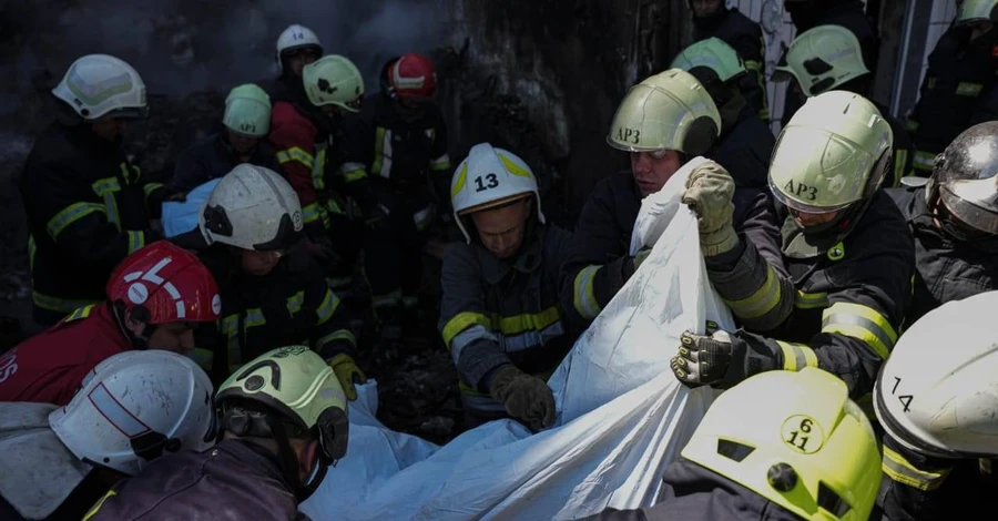 З-під завалів в Умані дістали тіло четвертої дитини, загиблих вже 23