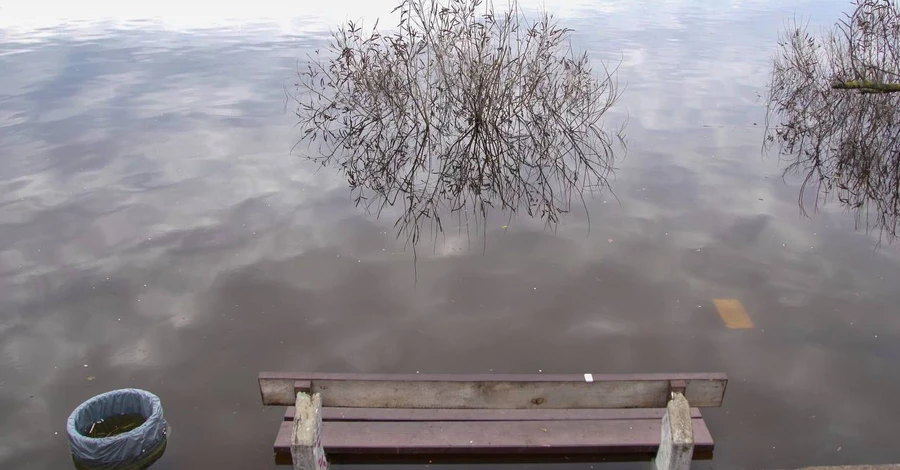 У Києві знову піднялася вода, але загрози аварійних підтоплень наразі немає