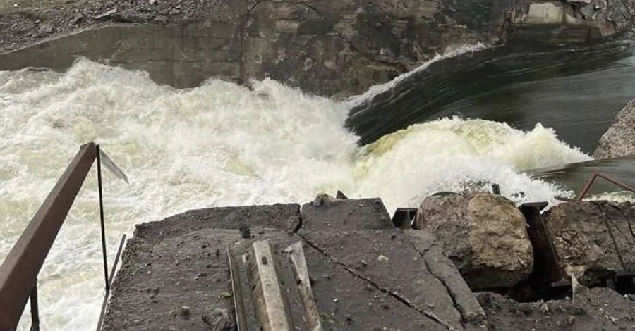 На Донбасі росіяни зруйнували дамбу Карлівського водосховища - місцева влада готується до евакуації людей