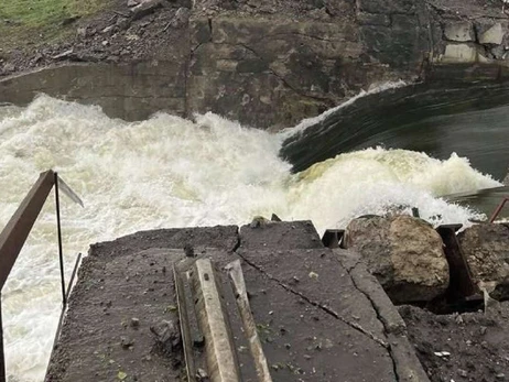 На Донбасі росіяни зруйнували дамбу Карлівського водосховища - місцева влада готується до евакуації людей