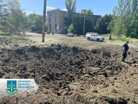 Внаслідок авіаудару по Торецьку поранено мешканців та правоохоронців, які проїжджали повз