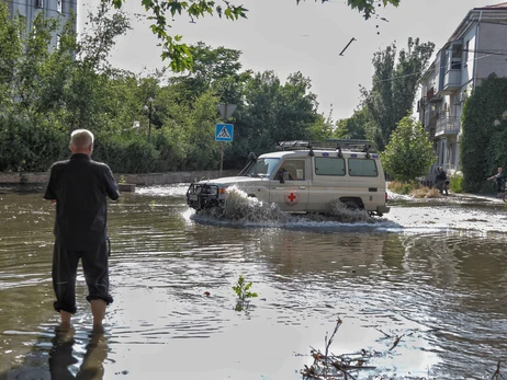 В Херсоне вода поднялась еще на 5 метров, жители многоэтажек заблокированы в своих домах 