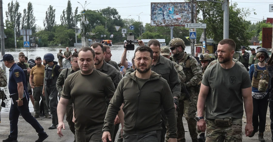 Зеленський приїхав на затоплену Херсонщину