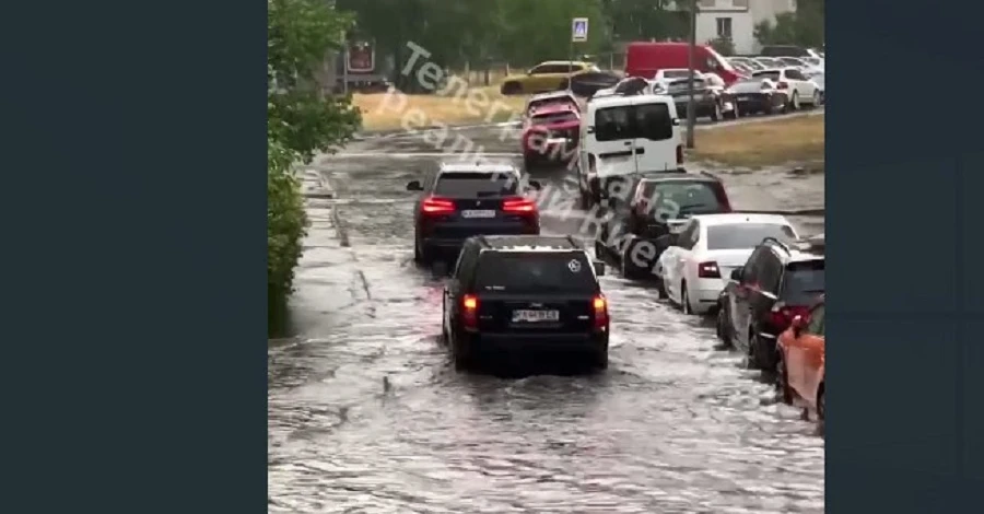 Киев накрыл сильный ливень - затоплены несколько районов столицы