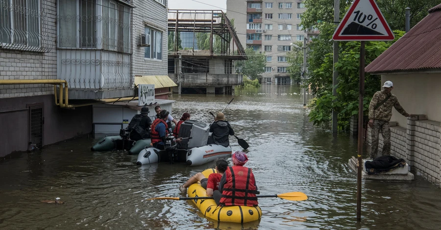 Велика вода поступово відступає з Херсонщини та Дніпропетровщини