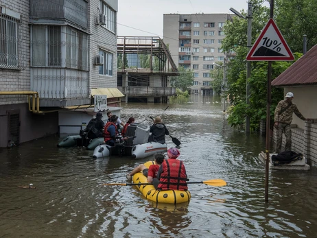 Большая вода постепенно отступает из Херсона и Днепропетровщины