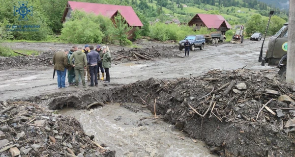 Через негоду гірські річки на Прикарпатті розмили дороги