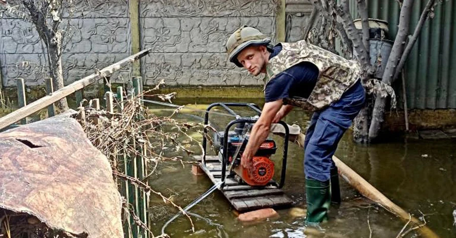 Вода в Дніпрі на Херсонщині увійшла в природне русло