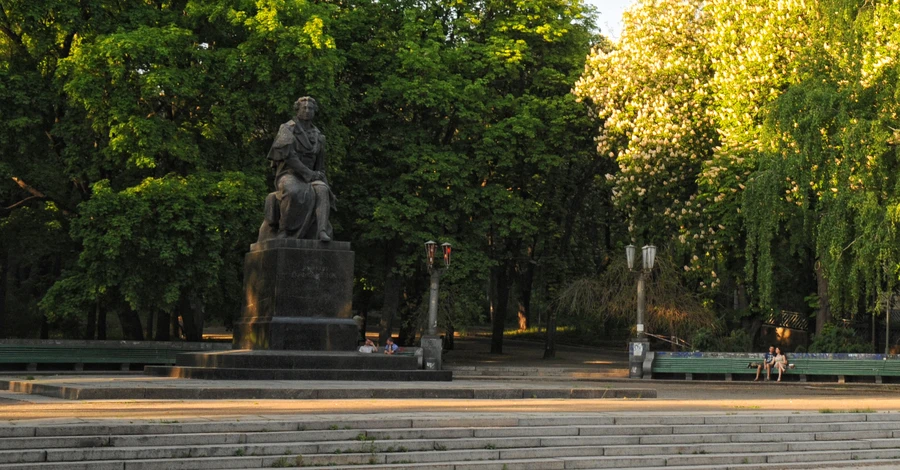 В Киеве парк Пушкина переименовали в Багряного, а улицу Драйзера - в Рейгана