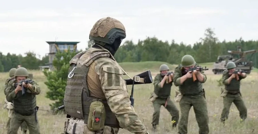 В Беларусь прибыла большая колонна боевиков 