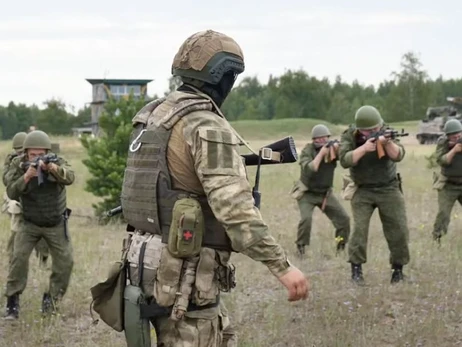 В Беларусь прибыла большая колонна боевиков 