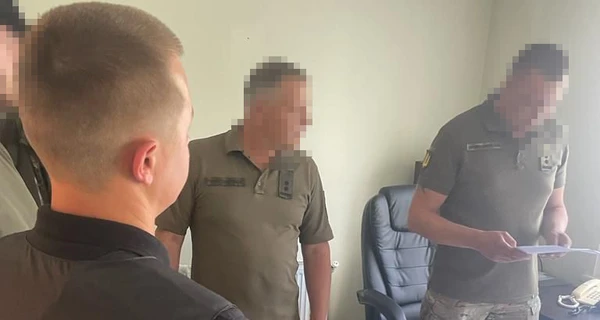 У трьох областях затримали посадовців військкоматів за хабарництво