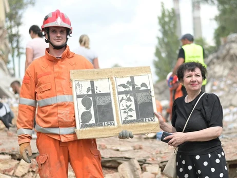 У Сумах з-під завалів врятували частину експонатів виставки Миколи Бондаренка про Голодомор