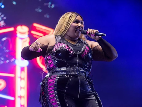 Lizzo ответила на обвинения бывших сотрудниц в домогательстве и бодишейминге