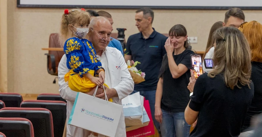 Шестирічну дівчинку, якій місяць тому пересадили серце, виписали із лікарні