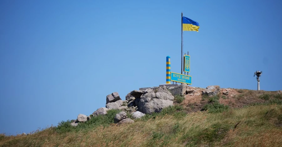 На острові Зміїний встановили прикордонний знак: Історичну справедливість відновлено 