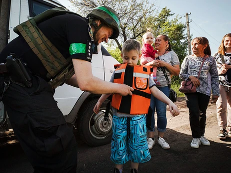 У прифронтових районах Донецької області все ще залишається 89 дітей